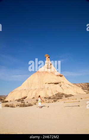 , la formazione rocciosa di Castidetierra nel parco naturale di Bardenas Reales un deserto semi arido dell'UNESCO spagnolo con un paesaggio lunare in .Navarra Spagna Foto Stock