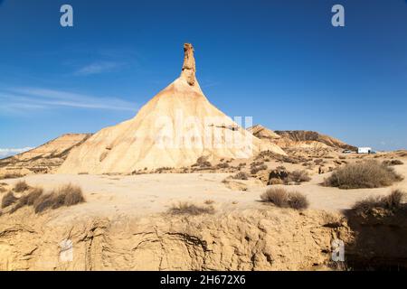 , la formazione rocciosa di Castidetierra nel parco naturale di Bardenas Reales un deserto semi arido dell'UNESCO spagnolo con un paesaggio lunare in .Navarra Spagna Foto Stock