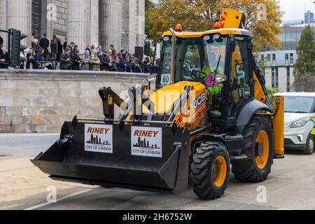 13/11/2021. Londra, Regno Unito. I partecipanti prendono parte all'annuale 693° Lord Mayors Show nella città di Londra. Lo spettacolo risale ai primi del XIII secolo, quando il re Giovanni permise alla City di Londra di nominare il proprio sindaco. Ha insistito che ogni sindaco appena eletto dovesse venire a Westminster e giurare la fedeltà alla Corona, e il sindaco di Londra sta facendo quel viaggio per oltre 800 anni. Foto di Ray Tang. Foto Stock