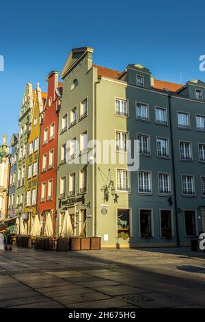 GDANSK, POLONIA - 08 ottobre 2021: L'architettura colorata della città vecchia di Gdansk, Polonia Foto Stock