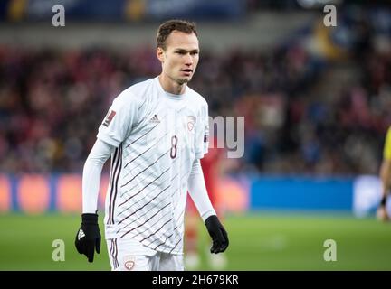 Oslo, Norvegia. 12 novembre 2021. Eduards Emsis (8) della Lettonia visto durante la Coppa del mondo UEFA tra Norvegia e Lettonia allo stadio Ullevaal di Oslo. (Photo Credit: Gonzales Photo/Alamy Live News Foto Stock