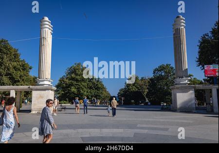 Ingresso centrale del parco Sea Garden sul Boulevard Slivnitsa nella città di Varna e resort sul mare situato nel Golfo di Varna, nella regione settentrionale della Bulgaria Foto Stock