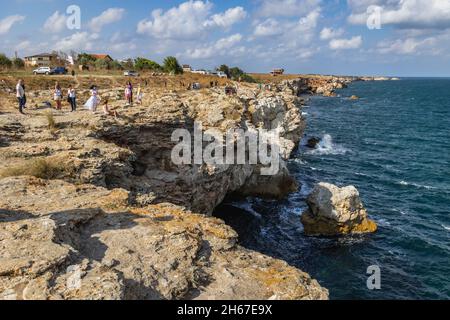 Famose scogliere nel villaggio di Tyulenovo e località balneare sulla costa del Mar Nero, parte del comune di Shabla, provincia di Dobrich in Bulgaria Foto Stock