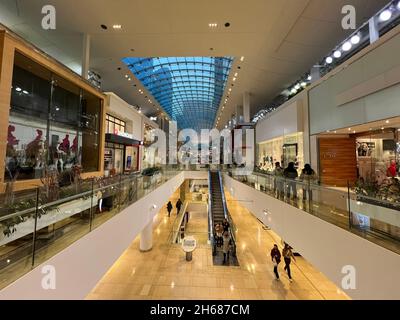 Calgary, Alberta, Canada - 13 novembre 2021: Centro commerciale Calgary Core. Famoso centro commerciale nel centro di Calgary. Foto Stock