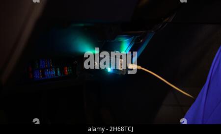 Ivano-Frankivsk, Ucraina 25 gennaio 2021: Primo piano porta OBD, diagnostica computerizzata di un'auto in una concessionaria Volkswagen. Foto Stock