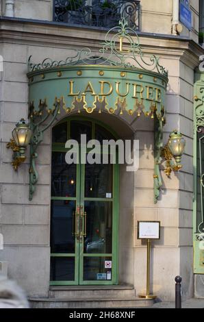 Negozio Laduree sugli Champs-Elysees, Parigi Foto Stock