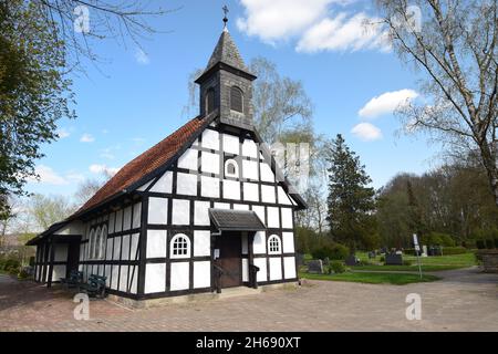 Cappella del cimitero a graticcio a Lauenau Foto Stock