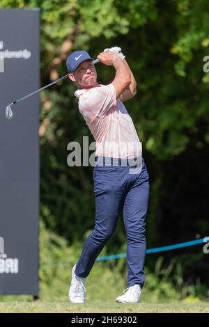 Dubai, Emirati Arabi Uniti. 14 novembre 2021. Paul Casey d'Inghilterra si tee fuori alla terza buca durante IL Campionato AVIV Dubai giorno 4 a Jumeirah Golf Estates, Dubai, Emirati Arabi Uniti il 14 novembre 2021. Foto di Grant Winter. Solo per uso editoriale, licenza richiesta per uso commerciale. Nessun utilizzo nelle scommesse, nei giochi o nelle pubblicazioni di un singolo club/campionato/giocatore. Credit: UK Sports Pics Ltd/Alamy Live News Foto Stock