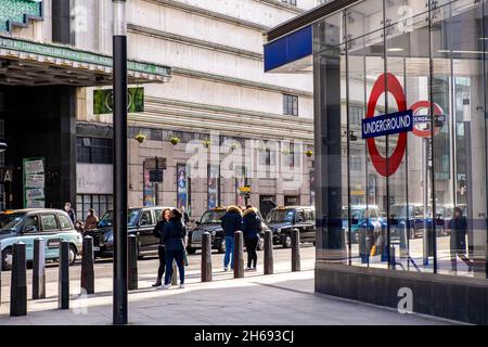 Victoria Westminster Londra Inghilterra UK, 7 novembre 2021, London Transport Victoria Underground Station Sign Foto Stock