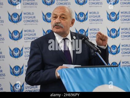 Praga, Repubblica Ceca. 14 novembre 2021. Ali Keser parla all'Assemblea generale del Congresso Mondiale di Uyghur, il 14 novembre 2021, a Praga, Repubblica Ceca. Credit: Michaela Rihova/CTK Photo/Alamy Live News Foto Stock