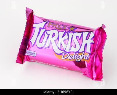 La barra di cioccolato al latte Turkish Delight prodotta da Cadbury, originariamente lanciata nel Regno Unito da J S Fry and Sons nel 1914 Foto Stock