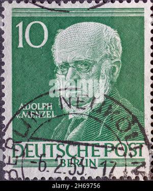 GERMANIA, Berlino - CIRCA 1952 un francobollo dalla Germania, Berlino che mostra uomini dalla storia di Berlino: Adolph Menzel Foto Stock
