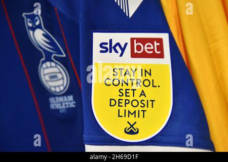 EXETER, GBR. 13 NOVEMBRE ricordo di Oldham durante la partita della Sky Bet League 2 tra Exeter City e Oldham Athletic al St James' Park, Exeter sabato 13 novembre 2021. (Credit: Eddie Garvey | MI News) Foto Stock