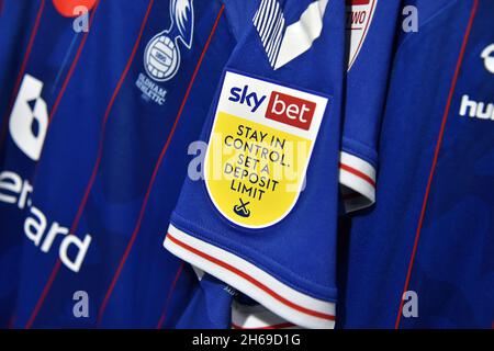 EXETER, GBR. 13 NOVEMBRE ricordo di Oldham durante la partita della Sky Bet League 2 tra Exeter City e Oldham Athletic al St James' Park, Exeter sabato 13 novembre 2021. (Credit: Eddie Garvey | MI News) Foto Stock