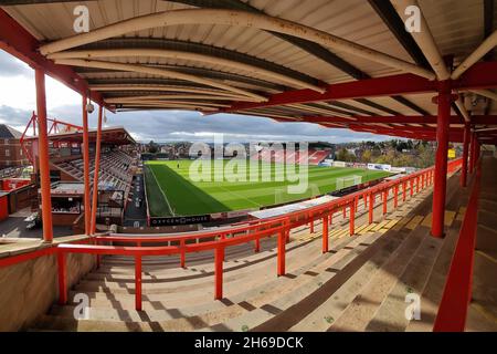 EXETER, GBR. 13 NOVEMBRE Vista generale del St. James Park durante la partita della Sky Bet League 2 tra Exeter City e Oldham Athletic al St James' Park, Exeter sabato 13 novembre 2021. (Credit: Eddie Garvey | MI News) Foto Stock