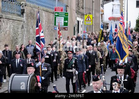 Selkirk, Regno Unito. 14 novembre 2021. Selkirk, UK, Lord-Lieutenant per le zone di Roxburgh, Ettrick e Lauderdale, Richard Scott, X Duca di Buccleuch e XII Duca di Queensberry, KT, KBE, CVO, DL, FSA, FRSE, FRSGS nella Parata sulla strada per il Memoriale di Guerra nella Burgh reale di Selkirk. ( Credit: Rob Grey/Alamy Live News Foto Stock