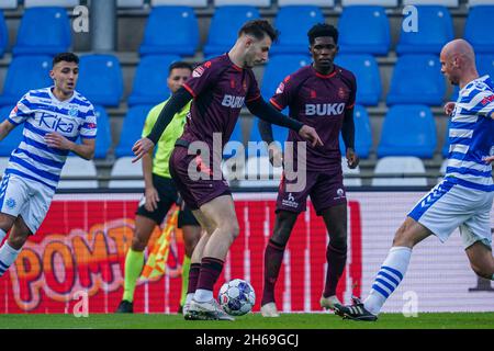 Doetinchem, Paesi Bassi. 14 novembre 2021. DOETINCHEM, PAESI BASSI - NOVEMBRE 14: Ozgur Aktas di SC Telstar durante la partita olandese Keukenkampioendivisie tra De Graafschap e Telstar a De Vijverberg il 14 Novembre 2021 a Doetinchem, Paesi Bassi (Foto di Rene Nijhuis/Orange Pictures) Credit: Orange Pics BV/Alamy Live News Foto Stock