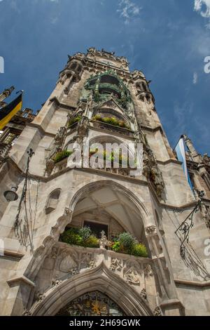 Monaco di Baviera germania 29 luglio 2020: Marienplatz, piazza Maria, è il vero centro di Monaco, uno dei luoghi più amati da Monaco e dai turisti Foto Stock