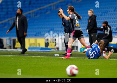 Brighton e Hove, Regno Unito. 14 novembre 2021. Durante la partita fa Women's Super League 1 tra Brighton & Hove Albion Women e Leicester City Women all'American Express Community Stadium di Brighton and Hove, Inghilterra, il 14 novembre 2021. Foto di Carlton Myrie. Solo per uso editoriale, licenza richiesta per uso commerciale. Nessun uso in scommesse, giochi o un singolo club/campionato/giocatore pubblicazioni credito: UK Sports Pics Ltd/Alamy Live News Foto Stock