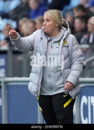 Manchester, Regno Unito. 14 novembre 2021. Emma Hayes manager di Chelsea durante la partita della fa Women's Super League all'Academy Stadium di Manchester. Il credito d'immagine dovrebbe leggere: Andrew Yates/Sportimage Credit: Sportimage/Alamy Live News Foto Stock