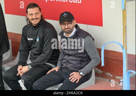 Pomigliano, Italia. 14 novembre 2021. Domenico Panico allenatore di Pomigliano Calcio Femminile durante il Campionato Italiano Soccer Seria A Women 2021/2022 match tra Pomigliano Femminile vs Milan Women il 14 novembre 2021 allo Stadio Ugo Gobbato di Pomigliano Italia Credit: Independent Photo Agency/Alamy Live News Foto Stock