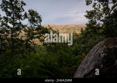 Parco Nazionale Peneda Gerês, Portogallo - 11 giugno 2021 : Paesaggio di Castro Laboreiro Foto Stock