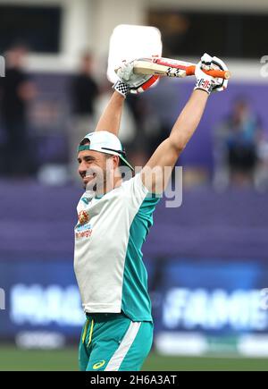 Dubai, UAE, 14, Nov 2021: ICC T20 Finals: New Zealand vs Australia : giocatori di Australia in pratica prima di tutto durante le finali di Dubai International Stadium la Domenica. Photo Credit : Seshadri SUKUMAR Foto Stock