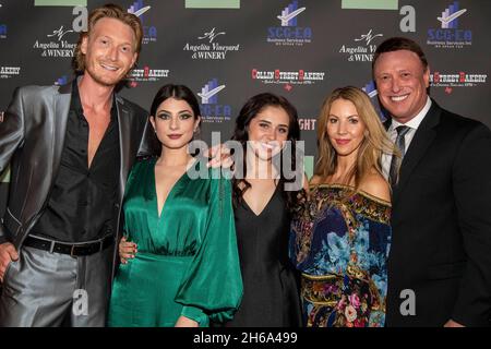 Los Angeles, Stati Uniti. 13 Nov 2021. Cast partecipa Rose dove Entertainment 'Night Night Night Night' Movie Screening at Malibu Mart, Malibu, CA on November 13, 2021 Credit: Eugene Powers/Alamy Live News Foto Stock