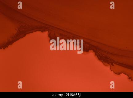 Spargimento di sangue rosso. Sfondo acquerello. Grungy Halloween Design. Spruzzi di inchiostro Maroon. Spargimento di sangue nero. Sfondo acquerello. Spruzzi di liquido Foto Stock
