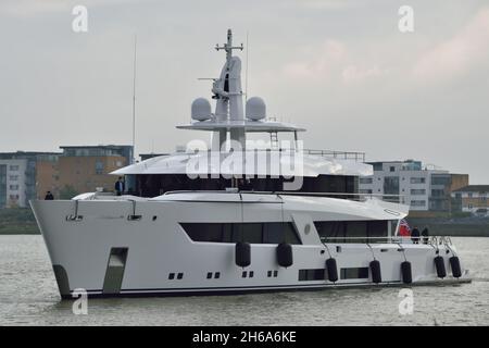 Il nuovo Superyacht MOON SAND arriva a Londra con il suo primo viaggio Foto Stock