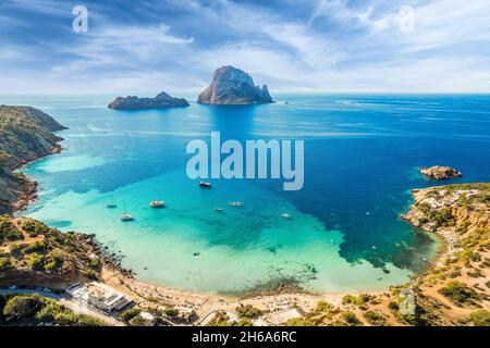 Veduta aerea di Cala d’Hort, Isole Ibiza, Spagna Foto Stock