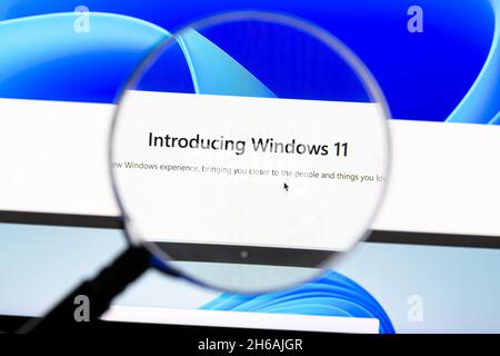 Ostersund, Svezia - 27 luglio 2021 Windows 11 homepage. Windows 11 è un sistema operativo per personal computer sviluppato e rilasciato da Microsoft Foto Stock