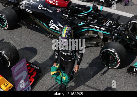 Il vincitore della gara Lewis Hamilton (GBR) Mercedes AMG F1 festeggia in parc ferme. 14.11.2021. Formula 1 World Championship, Rd 19, Gran Premio del Brasile, San Paolo, Brasile, Giorno di gara. Il credito fotografico dovrebbe essere: XPB/Press Association Images. Foto Stock