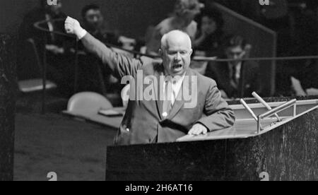 NIKITA KHRUSHCHEV (1894-1971) ha tenuto un discorso all'Assemblea generale delle Nazioni Unite martedì 29 settembre 1960 Foto Stock