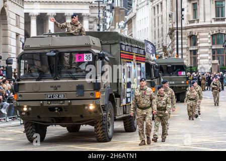 151 REGIMENT ROYAL CORPO LOGISTICO al Lord Mayor's Show, sfilata, processione passando lungo Poultry, vicino Mansion House, Londra, Regno Unito Foto Stock