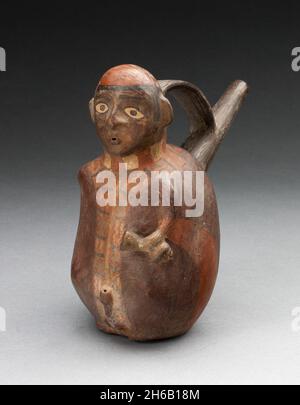 Contenitore a tubo singolo sotto forma di un personaggio che tiene un vaso, A.D. 600/1000. Foto Stock