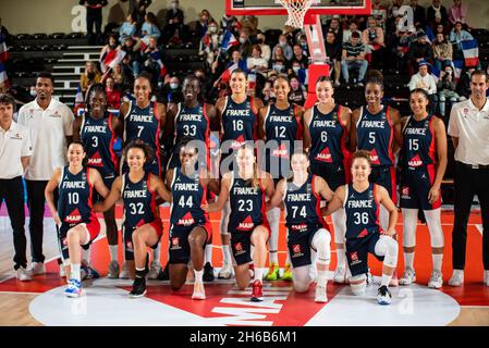 Villeneuve-d'Ascq, Francia. Nov 14 2021: I giocatori della Francia prima della FIBA Women's EuroBasket 2023, Qualifiers Group B Basketball match tra Francia e Lituania il 14 novembre 2021 al Palacium di Villeneuve-d'Ascq, Francia - Foto: Melanie Laurent/DPPI/LiveMedia Credit: Independent Photo Agency/Alamy Live News Foto Stock