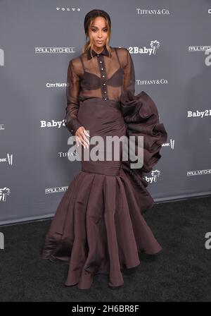 13 novembre 2021, West Hollywood, California, USA: Ciara arriva per il Baby2Baby 10 Year Gala al Pacific Design Center. (Credit Image: © Lisa o'Connor/ZUMA Press Wire) Foto Stock