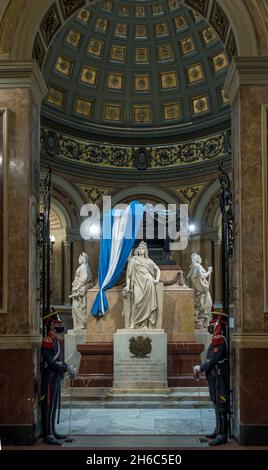 Tomba dell'eroe della Liberazione Jose de San Martin nella Cattedrale Metropolitana, Plaza de Mayo, Buenos Aires, Argentina Foto Stock