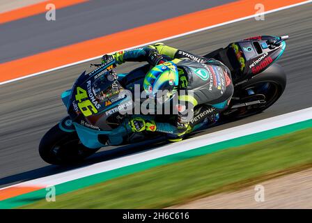 Valencia, Spagna. 14 novembre 2021. Valentino Rossi di Petronas Yamaha SRT compete durante il Gran Premio di Valencia MotoGP Valencia, Spagna, il 14 novembre 2021. Credit: Str/Xinhua/Alamy Live News Foto Stock
