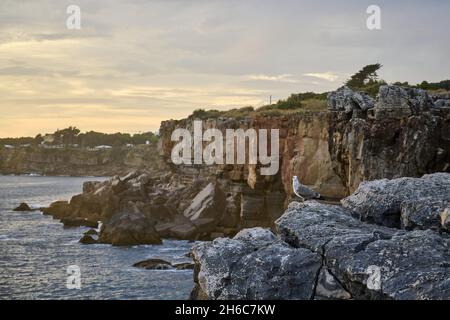 Splendida vista sulle rocce di Cascais, Portogallo Foto Stock