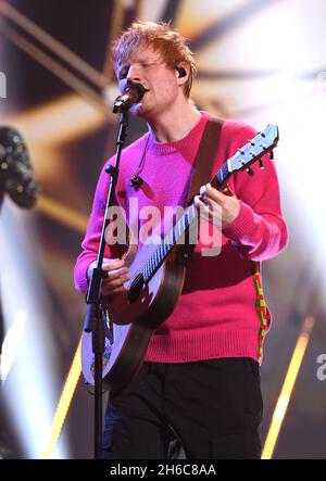 14 novembre 2021, Budapest, Ungheria. Ed Sheeran è in scena al MTV European Music Awards 2021, tenuto presso la Papp Laszlo Budapest Sportarena. Credit: Doug Peters/EMPICS/Alamy Live News Foto Stock