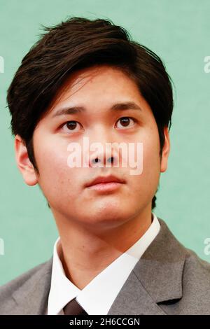 Tokyo, Giappone. 15 Nov 2021. Shohei Ohtani, due giocatori di Los Angeles Angels, partecipa a una conferenza stampa al Japan National Press Club di Tokyo. Ohtani, un giocatore di baseball della Major League, è considerato uno dei tre preferiti per il premio giocatore più prezioso di questa stagione nella American League. (Credit Image: © Rodrigo Reyes Marin/ZUMA Press Wire) Foto Stock