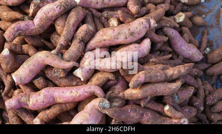 Immagine ad alta risoluzione: Patate dolci all'arancia fresca #bakedsweetpotato , #roastedsweetpotato , #purpleyam , #vegan , #glutenfree , #organic , Foto Stock