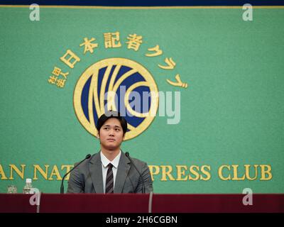 Tokyo, Giappone. 15 Nov 2021. Giappone Los Angeles il giocatore di Angeli Shohei Ohtani partecipa a una conferenza stampa al Japan National Press Club il 15 novembre 2021 a Tokyo, Giappone. (Foto di Nicolas Datiche/POOL/SOPA Images/Sipa USA) Credit: Sipa USA/Alamy Live News Foto Stock