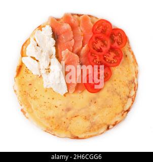 pancake con pomodoro al salmone e formaggio cremoso Foto Stock