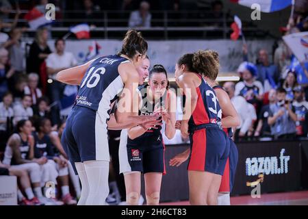 Villeneuve-d'Ascq, Francia. Nov 14 2021: Team francese durante la FIBA Women's EuroBasket 2023, Qualifiers Group B Basketball match tra Francia e Lituania il 14 novembre 2021 al Palacium di Villeneuve-d'Ascq, Francia - Foto: Ann-dee Lamour/DPPI/LiveMedia Credit: Independent Photo Agency/Alamy Live News Foto Stock