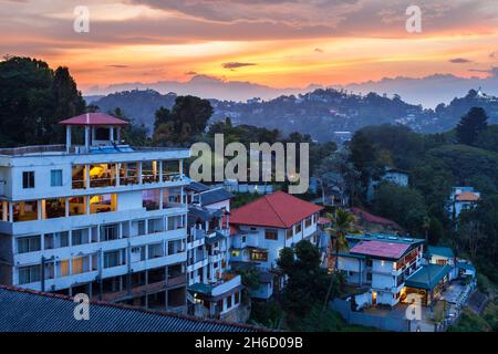 Vista panoramica aerea della città di Kandy da Arthurs Seat Kandy City Viewpoint, Sri Lanka Foto Stock