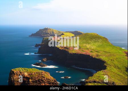 Penisola di Sao Lourenco e faro di Farol da Ponta, Isole Madeira, Portogallo Foto Stock