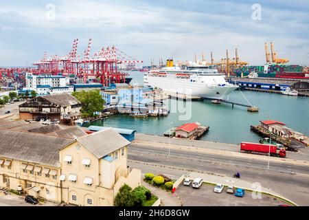 COLOMBO, SRI LANKA - 28 febbraio 2017: il porto di Colombo è il più grande e il porto più trafficato di tutta la capitale dello Sri Lanka. Situato sulle rive del Kela ha Foto Stock